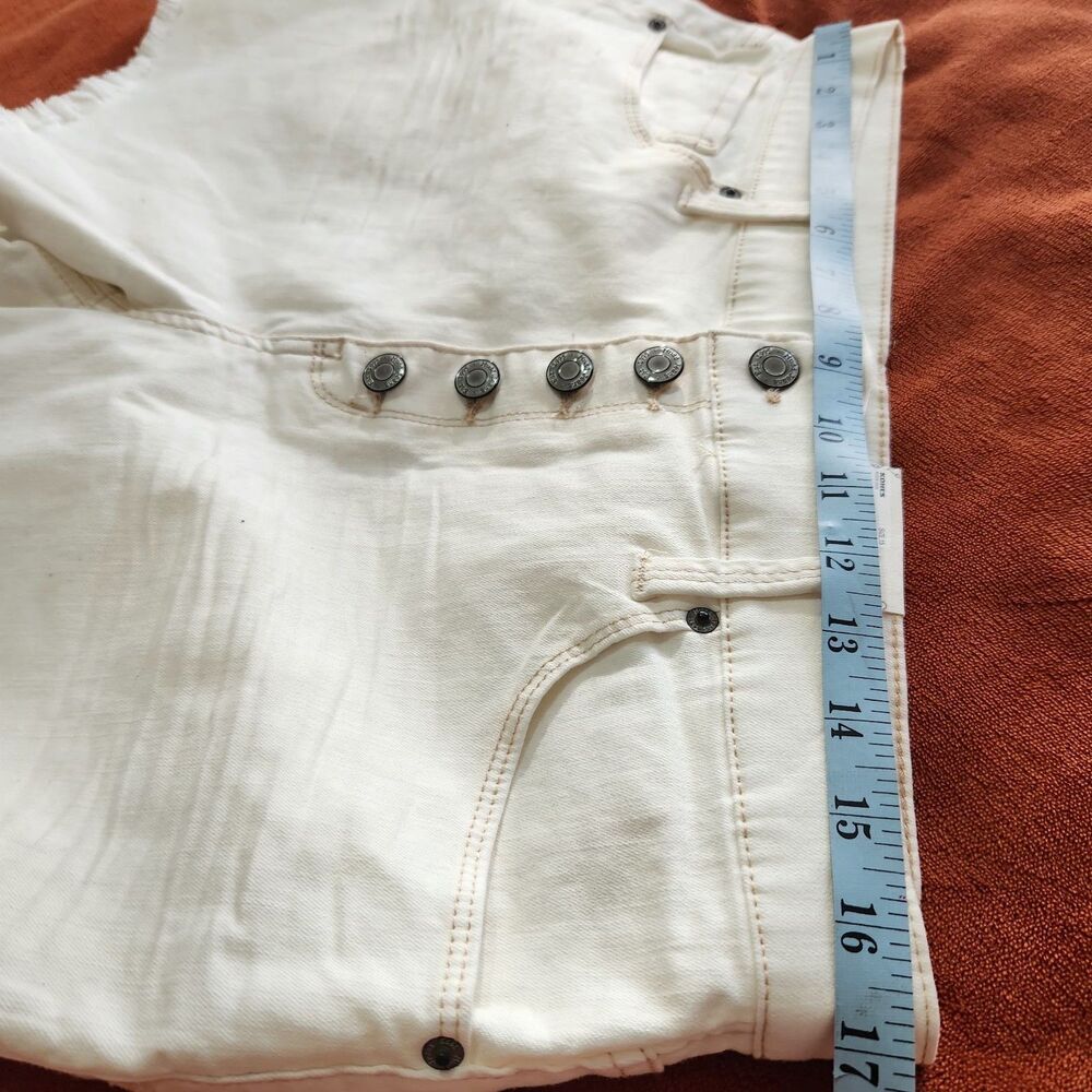 Mudd Womens Shorts Size 15 Ivory Stretch High Rise Midi Front Buttons - Picture 6 of 12